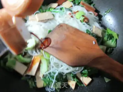 Make Egg-creamed rice noodles step 8