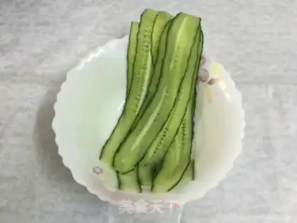 Make Clean cucumber rolls step 0