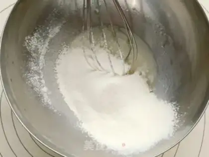 Make Strawberry cream cupcakes step 2