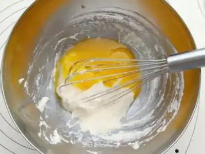 Make Strawberry cream cupcakes step 3
