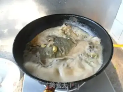 Make Burning onion the fish step 9