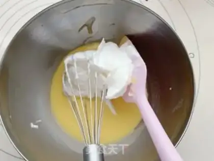 Make Strawberry cream cupcakes step 5