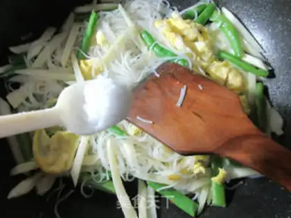 Make ♪ Duck eggs, peas, rice noodles ♪ step 9