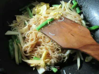 Make ♪ Duck eggs, peas, rice noodles ♪ step 11