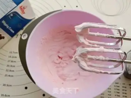 Make Strawberry cream cupcakes step 11