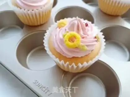 Make Strawberry cream cupcakes step 12