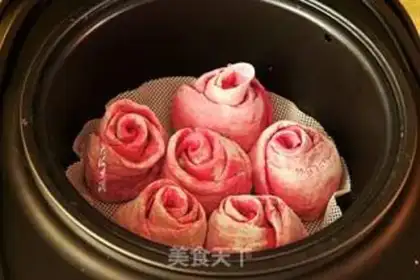 Make Flamingo rose roll step 9