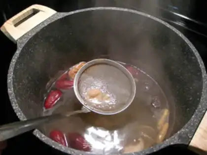 Make Red-tree flag chicken soup step 1