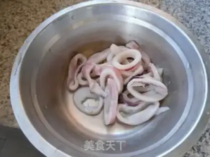 Make Spicy squid onions step 1