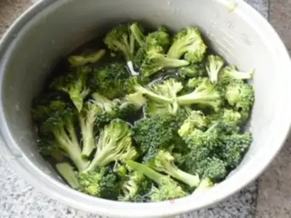 Make Shrimp ball broccoli step 1