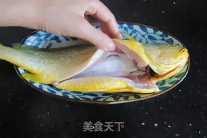 Make ♪ The yellow-skinned yellowfish ♪ step 1