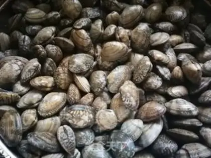 Make Spicy clams step 1