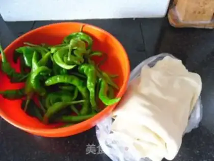 Make Hot peppers for bean skin step 0
