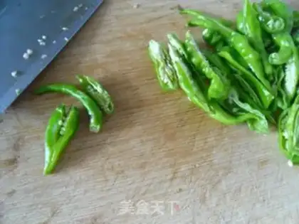 Make Hot peppers for bean skin step 1