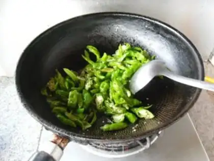 Make Hot peppers for bean skin step 4