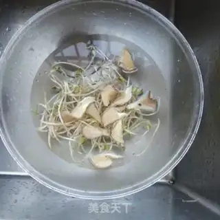 Make Bean sprouts step 0