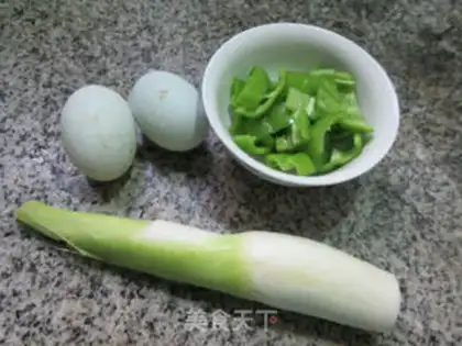 Make Blue pepper, white duck eggs step 0