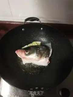 Make Tomato fungus. Fish tofu step 1
