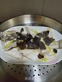 Make Burning geese with leather step 1