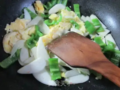 Make Blue pepper, white duck eggs step 7