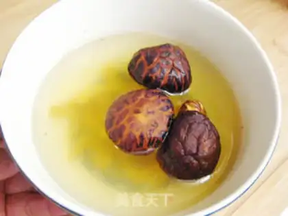 Make Coconut seafood soup step 1
