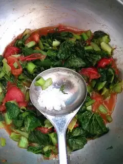 Make Tomato fried cabbage step 5