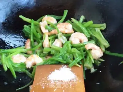 Make Shrimp spinach step 9