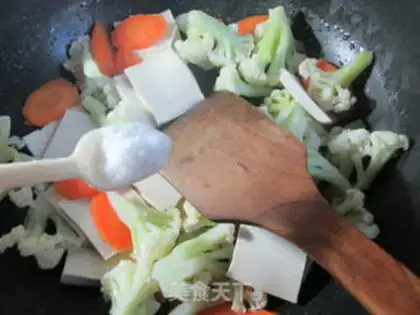 Make Carrot florist tofu step 4