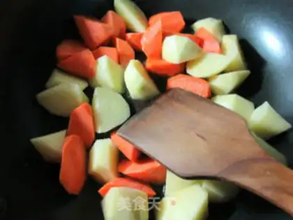Make Curry steak carrot potatoes step 5