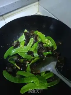 Make Dutch beans for wood carrots step 2