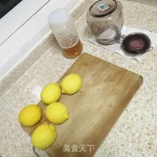 Make Lemon honey water step 0