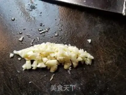 Make Shrimp dry-cooked smelt step 2