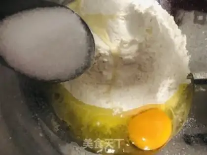 Make Coco strawberry snow souffle step 1