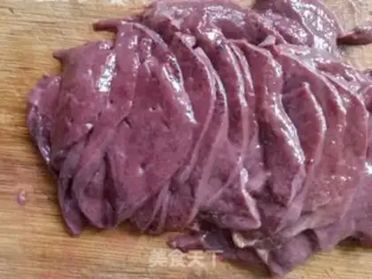 Make Onions of pork liver step 0