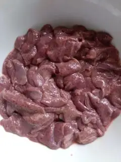 Make Onions of pork liver step 1