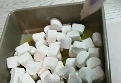 Make Coco strawberry snow souffle step 5