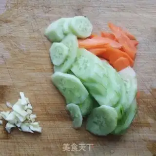 Make cucumber carrots for crab mushrooms step 1