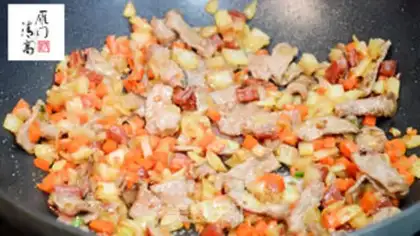 Make Black pepper beef greasy rice step 5