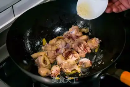 Make Three chickens in the regular edition step 1
