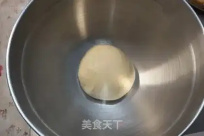 Make Double-coloured tea and bean toast step 5