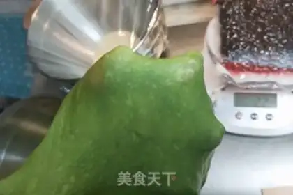 Make Double-coloured tea and bean toast step 7