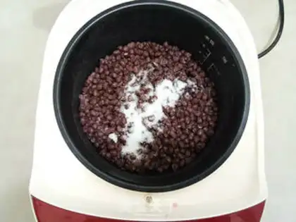 Make Bean Mountain medicine cake step 5