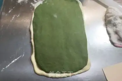 Make Double-coloured tea and bean toast step 12