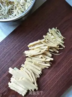Make Onion sprouts step 1