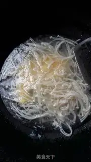 Make Gold pins and eggs soup step 4