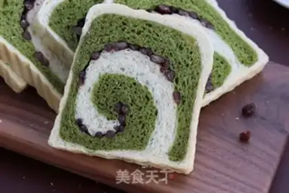 Make Double-coloured tea and bean toast step 18