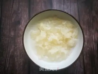 Make The silver ear soup of the red date mountain step 0
