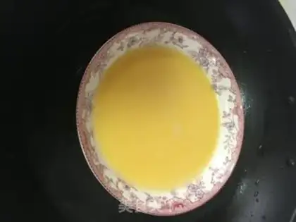 Make Shrimp skin steamed eggs step 2