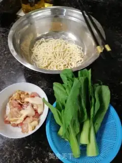 Make Boiling a handmade carrot egg noodles step 0