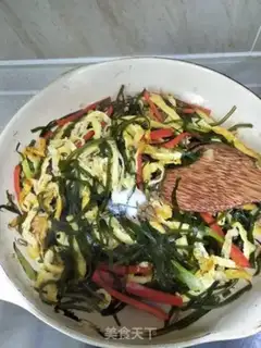 Make Doudou fried seaweed step 4